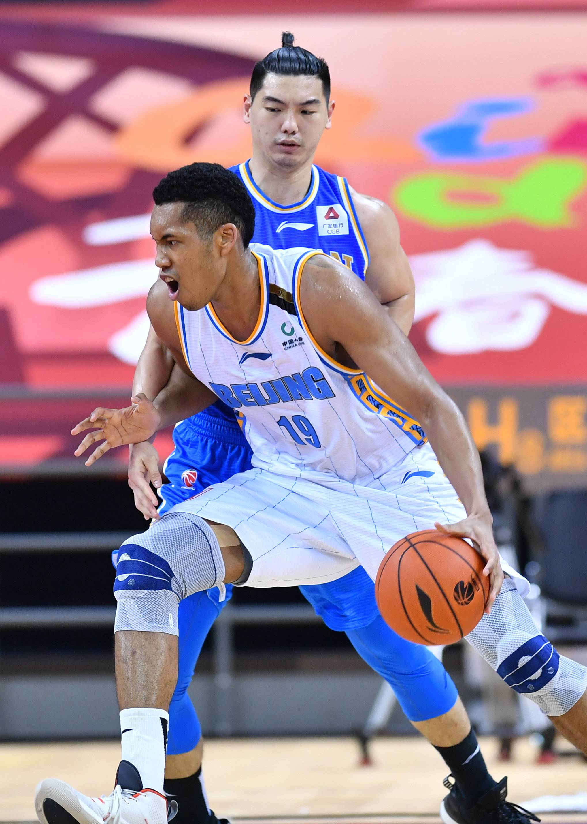 队后防线的 队后防线的