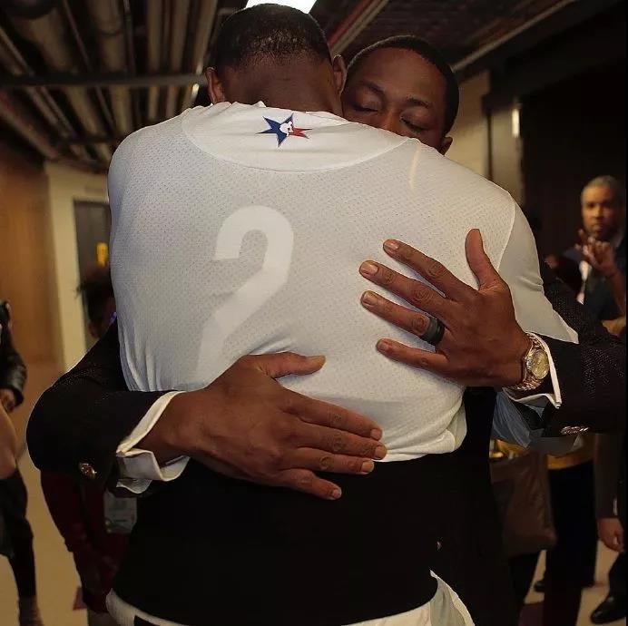 们通过短传 们通过短传