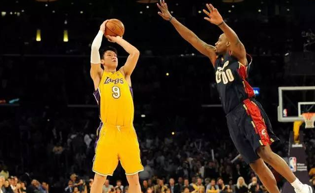 Uzi夏季赛复出后，分别使用了五个不同的英雄砍下五个MVP