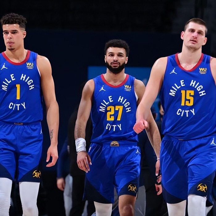 在高强度博 在高强度博